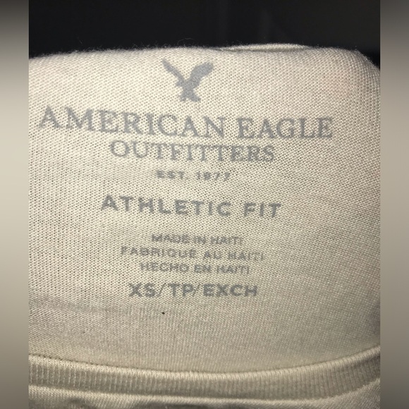 American Eagle long sleeved tshirt Size extra small. Bundle & save!!! - Picture 2 of 4